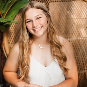 Meet your Posher, Becca